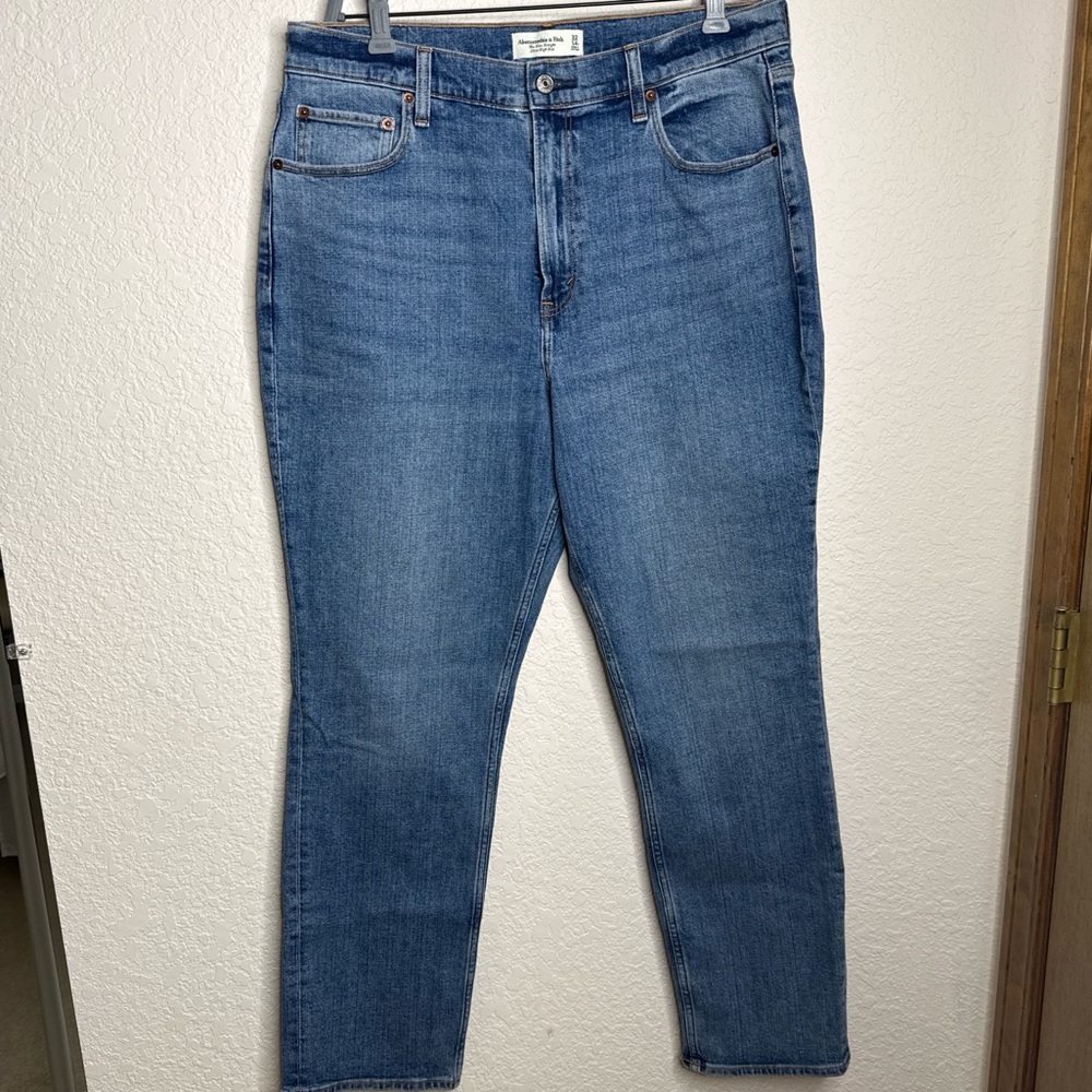 Abercrombie & Fitch The Slim Straight Ultra High Rise Size 32/14s